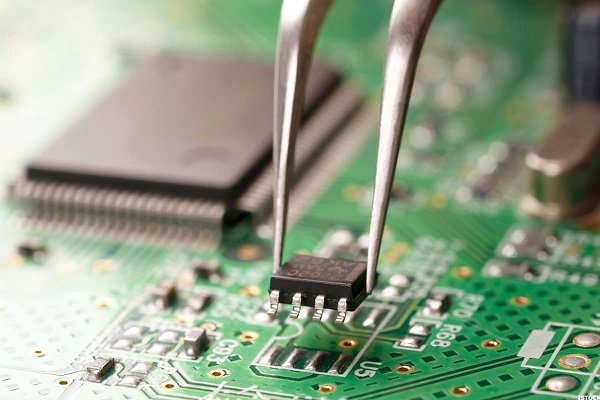 Common PCB Assembly Defects and Solutions
